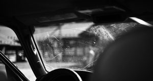 TÜVTÜRK Uyardı! Ön Cam Hasarı Olan Muayeneden Kalıyor